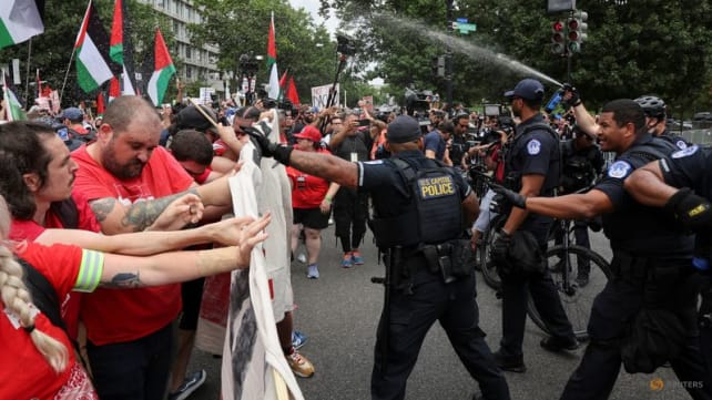 Police deploy pepper spray as thousands protest Netanyahu outside US Capitol